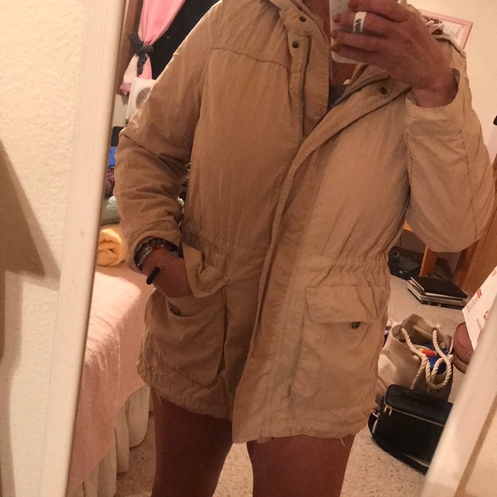 Old navy 2 in 1 jacket. Tan yellow hood pockets zipper Sz L removable